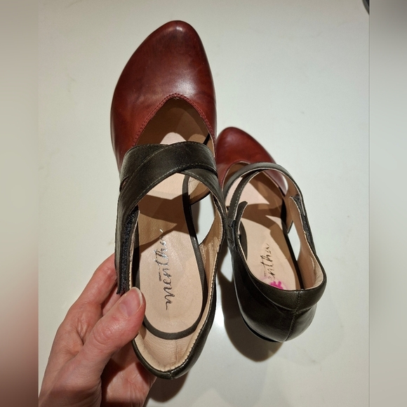 Mentha Women's Elegant Two-Tone Leather Mary Jane Heels (Size EU 38/US 7.5-8) - Picture 5 of 11